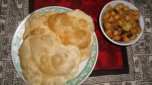 Puri with Kadalai curry